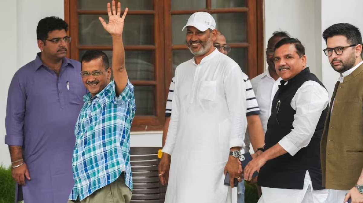 सीएम केजरीवाल आज राजघाट पर बापू को श्रद्धांजलि देने के बाद वापस जाएंगे जेल